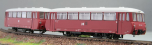 [Lokomotivy] → [Motorov vozy a jednotky] → [BR 172] → 54001332: dvoudln jednotka erven s edou stechou, bez ozdobnch pruh